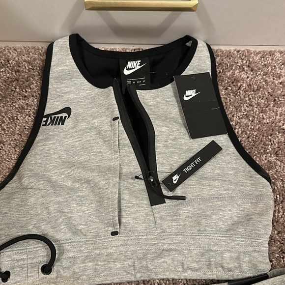 Nike Set - Picture 2 of 4
